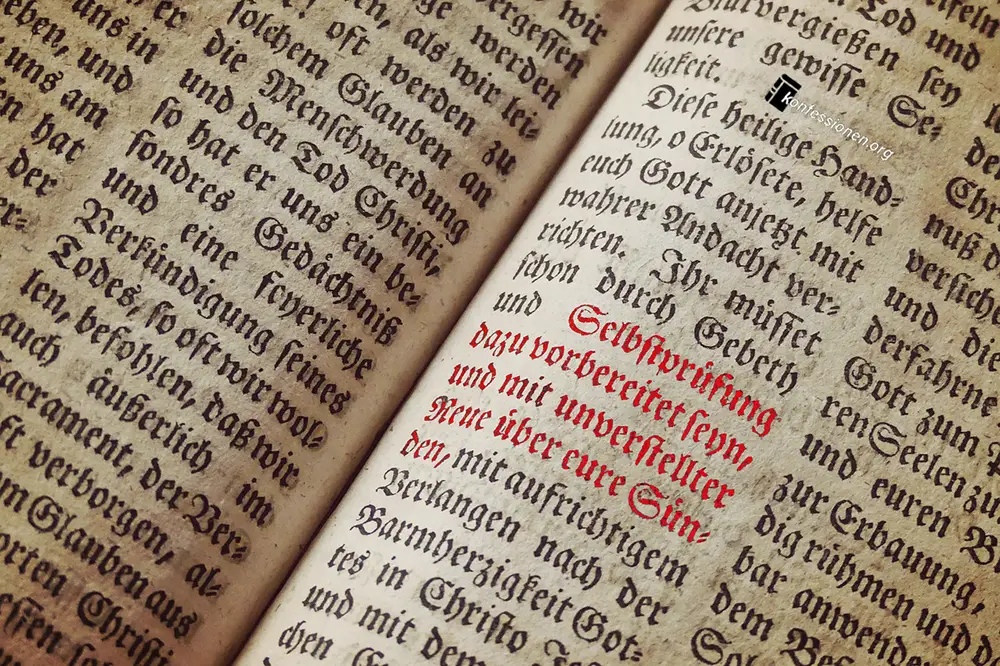 Eine rot gefärbte Interpolation auf einer Bibelseite